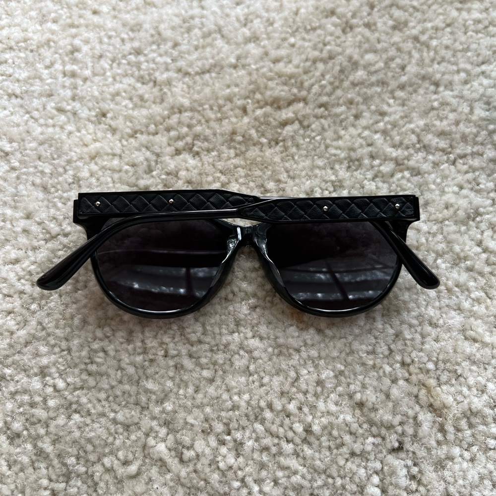 Bottega Veneta Sunglaases - Picture 8 of 9